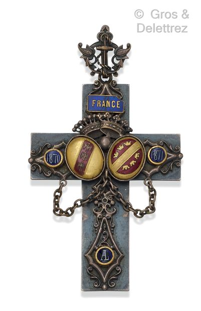 null Importante croix « Patriotique » en métal argenté émaillé représentant les blasons...