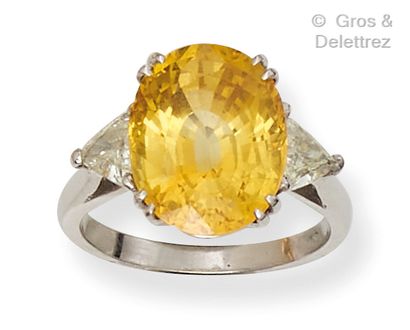 White gold ring, set with an oval yellow...