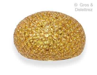 Yellow gold ring entirely paved with yellow...