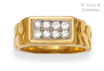 Yellow gold ring with a rectangular design...