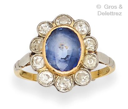 Yellow gold ring, set with a sapphire in...