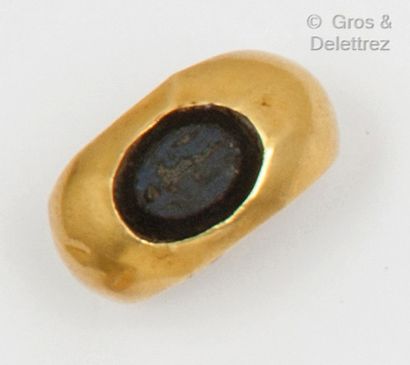null 
Yellow gold ring, set with a roman intaglio on carnelian (1st century B.C.)....