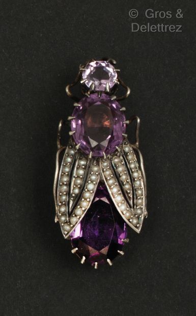 null Silver brooch forming an "Insect", decorated with faceted amethysts and fine...
