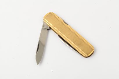 null Gold-plated metal penknife, steel blade. Length : 6,5 cm.