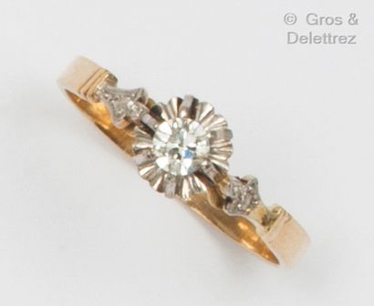 null Yellow gold "Solitaire" ring set with a brilliant-cut diamond. Finger size:...