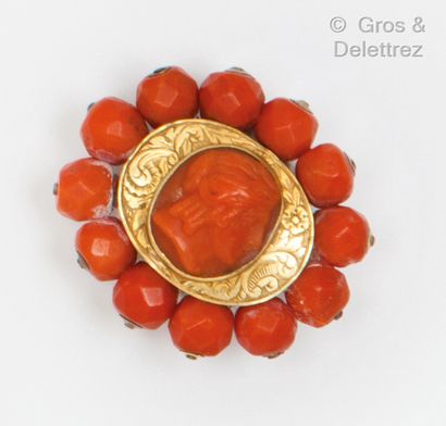 A vermeil brooch, decorated with a cameo...