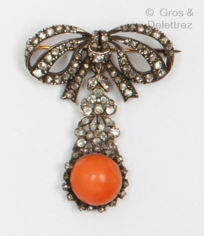 null Yellow gold and silver pendant, decorated with a coral cabochon and rose-cut...