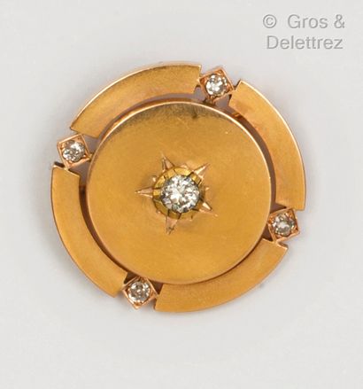 null Yellow gold "Circular" brooch, set with old-cut diamonds, the central one in...