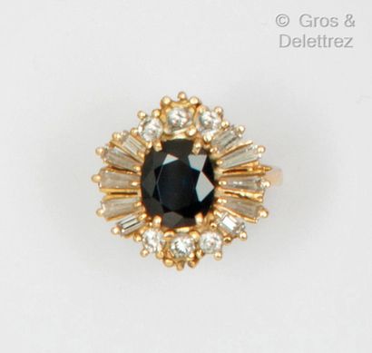 null Yellow gold ring set with an oval sapphire in a setting of brilliant-cut diamonds,...