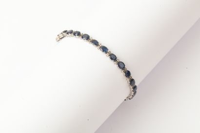 Articulated bracelet in white gold, entirely...