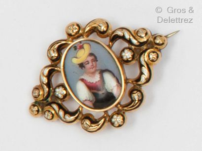 
Yellow gold enamelled brooch with an enamelled...