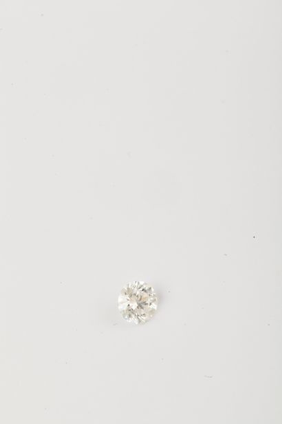 null Diamant sur papier. 	

Poids du diamant : 2,02 carats.	

Couleur : F.	

Pureté :...