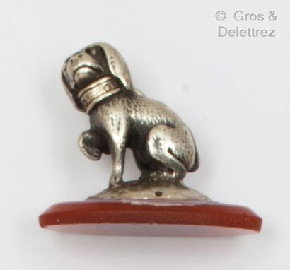  Silver seal, decorated with a sculpture representing a dog on an agate plate. Length...