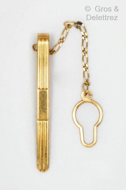 null Tie clip in yellow gold. Length : 4,5 cm. Gross weight : 3,6g.