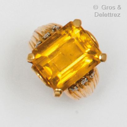 A yellow gold ring with a rectangular citrine...