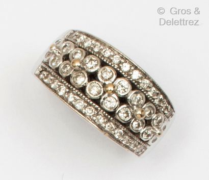 White gold ring with flowers set with brilliant-cut...