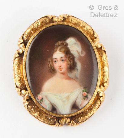 null 
Charming brooch in yellow gold, decorated with a miniature representing a bust...