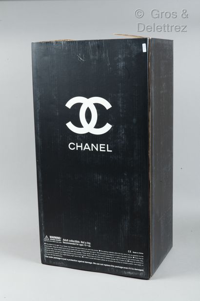 CHANEL par Karl LAGERFELD *Circa 2006 n°374 - Poupée 1000 % Be@rbrick Chanel, articulée,...