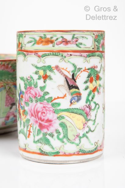 null Chine, fin XIXe siècle

Lot de trois objets en porcelaine de Canton, dont un...