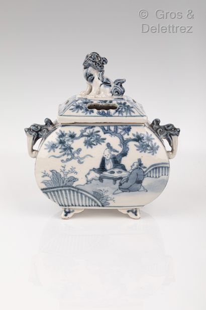 null Chine, XVIIe siècle

Pique-cierge pyramidal en porcelaine bleu blanc, à décor...