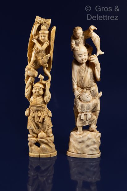 null Japon, vers 1920	

Okimono en ivoire marin figurant deux des sept dieux du bonheur,...