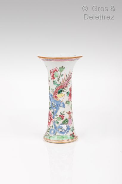 null Chine, XVIIIe et fin XIXe siècle

Lot de trois objets en porcelaine, comprenant...