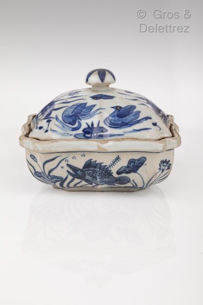 null Chine, XVIIe siècle

Pique-cierge pyramidal en porcelaine bleu blanc, à décor...