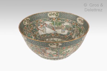 null Chine, fin XIXe siècle

Bol à punch en porcelaine de Canton, à décor en médaillons...
