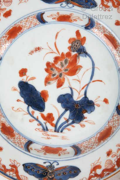 null Chine et Japon, XVIII et XIXe siècle

Ensemble de trois assiettes en porcelaine...