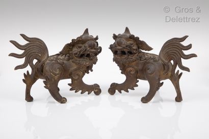 null Chine du Sud, - Vietnam, vers 1900

Paire de lions en bronze de patine noire,...