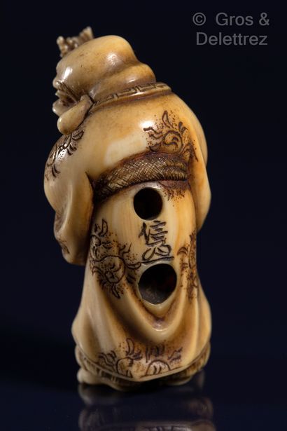 null Japon, vers 1900	

Netsuke en ivoire et rehauts bruns, figurant Hôtei riant,...