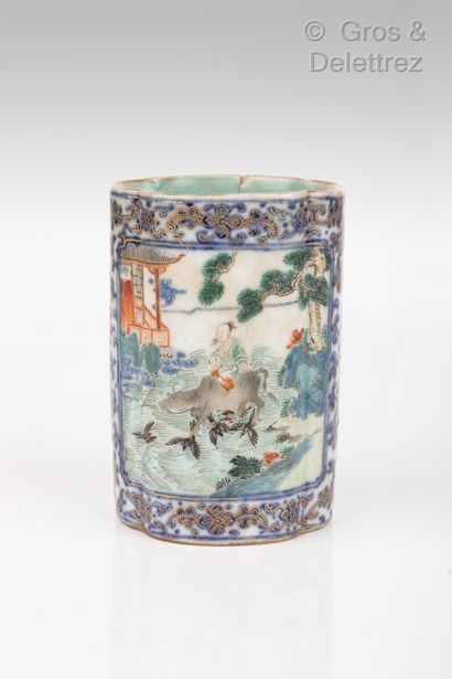 null Chine, XVIIIe et fin XIXe siècle

Lot de trois objets en porcelaine, comprenant...