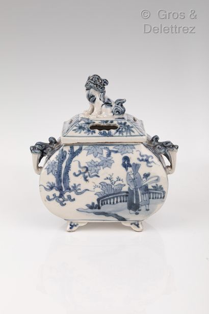 null Chine, XVIIe siècle

Pique-cierge pyramidal en porcelaine bleu blanc, à décor...