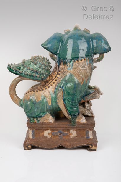 null Vietnam, XIXe siècle

Paire de lions bouddhiques en céramique émaillée vert,...