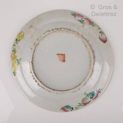 null Chine, fin XIXe - début XXe siècle

Deux assiettes en porcelaine et émaux de...