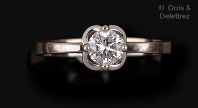 null Yellow gold "Solitaire" ring set with a brilliant-cut diamond. 	

Weight of...