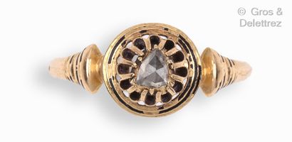 null Yellow gold ring with a rose-cut diamond. Finger size : 62. Gross weight: 3.5...