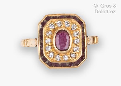 null Yellow gold octagonal ring, set with an oval ruby in a setting of brilliant-cut...