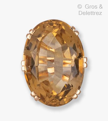 null Yellow gold ring with an oval citrine. Dimensions of the citrine: 19.5 x 30...