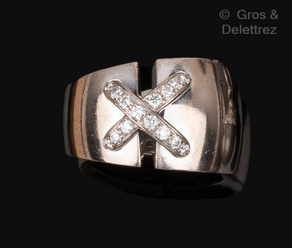 null CHAUMET - "Link XXL - White gold ring, set with a link motif set with brilliant-cut...