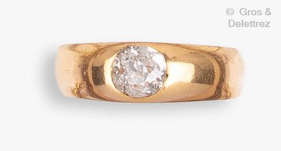 null Yellow gold "Jonc" ring, set with an old cut diamond (chips). Finger size :...