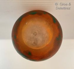 null (Etude)DAUM Nancy

Vase soliflore bulbeux en verre marmoréen orange tacheté...