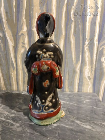 null Japon. Sculpture en porcelaine émaillé polychrome de style en ko-kutani figurant...