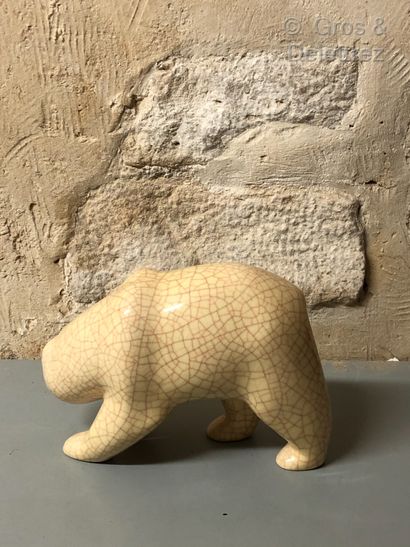 null LONGWY.



Sculpture en céramique beige craquelée figurant un ours.



Marque...