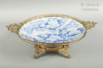 Japan, 20th century 
Porcelain bowl with...