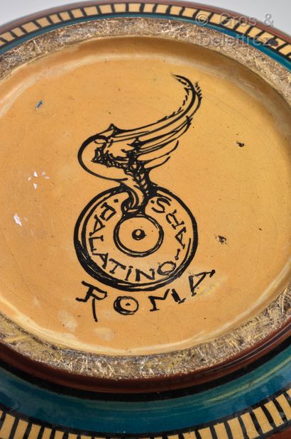 PALATINO ARS ROMA Vase ovoïde en céramique émaillée polychrome à décor de guerriers...