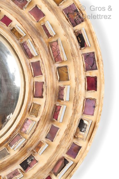 LINE VAUTRIN (1913-1997) Rare miroir «sorcière» circulaire en Talosel incrustée de...