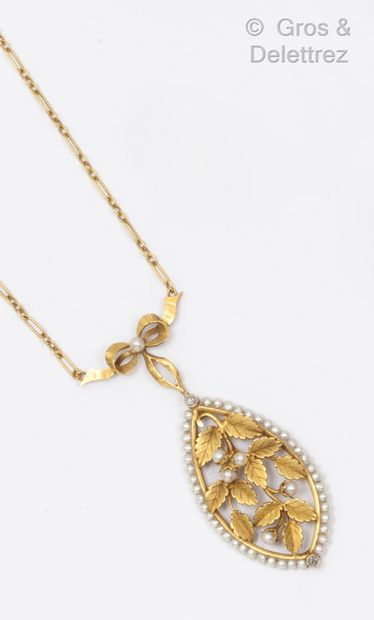 null Yellow gold necklace, decorated with a central openwork motif of foliage in...