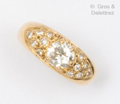 Yellow gold ring, set with a brilliant-cut...