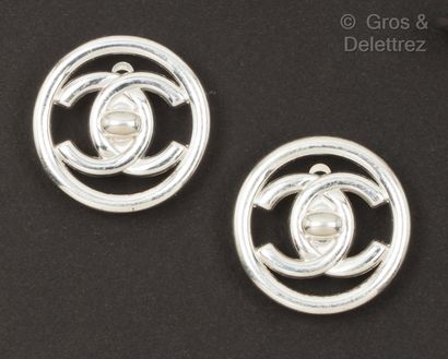 CHANEL Pair of silver-plated metal ear clips featuring the two " C " facing each...